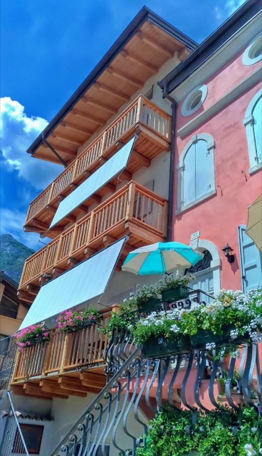 Antica Casa Alboletta - Appartamento Frida Kahlo Riva del Garda Buitenkant foto