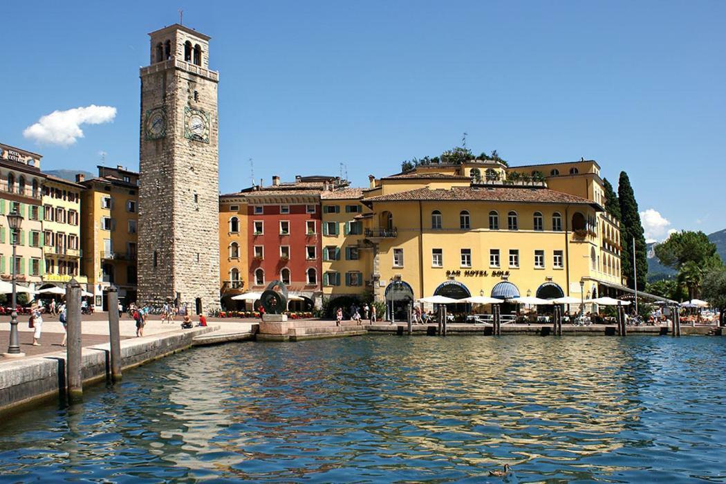 Antica Casa Alboletta - Appartamento Frida Kahlo Riva del Garda Buitenkant foto